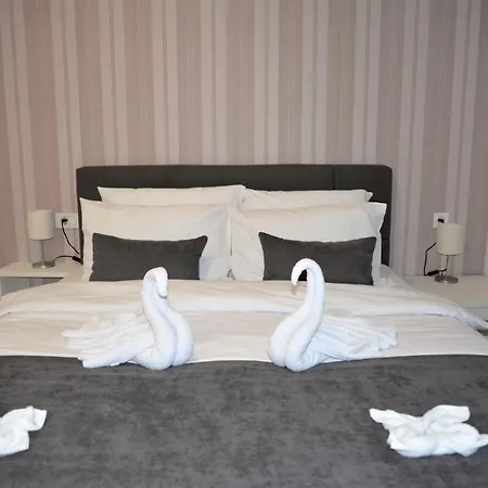 Mihaela Hostel *