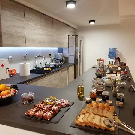 Mihaela Hostel *