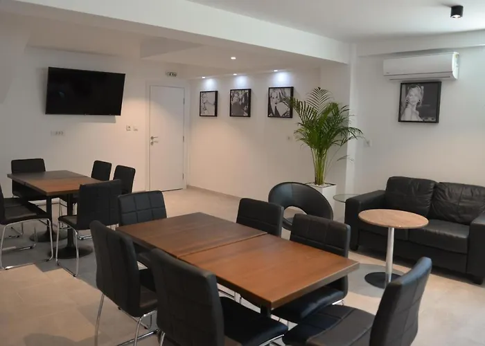 Vilamihaela 3* Skopje